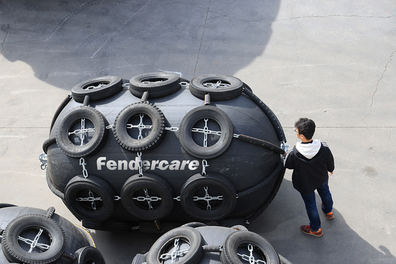 Para-choque de borracha pneumático de Yokohama inflável com os pneus de aviões usados